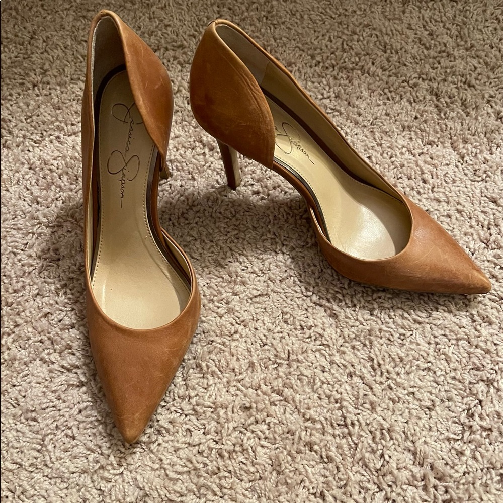 Jessica Simpson pumps